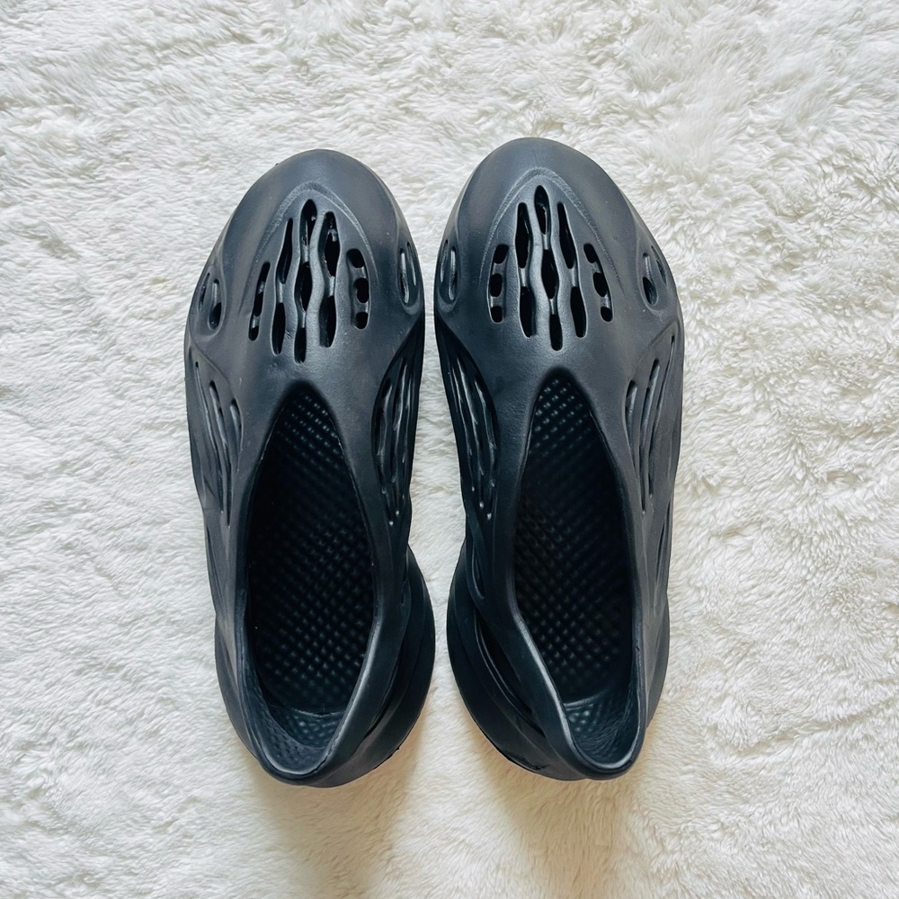 Adidas Yeezy Quantum Onyx Form Runners Black Slip-On Clogs size 12